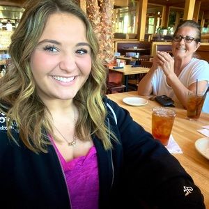 Meet your Posher, Brooke